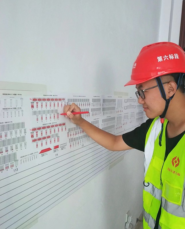 我是香港正版六台盒宝典资料大全的新兵：临临高速项目部实习生陈建宁