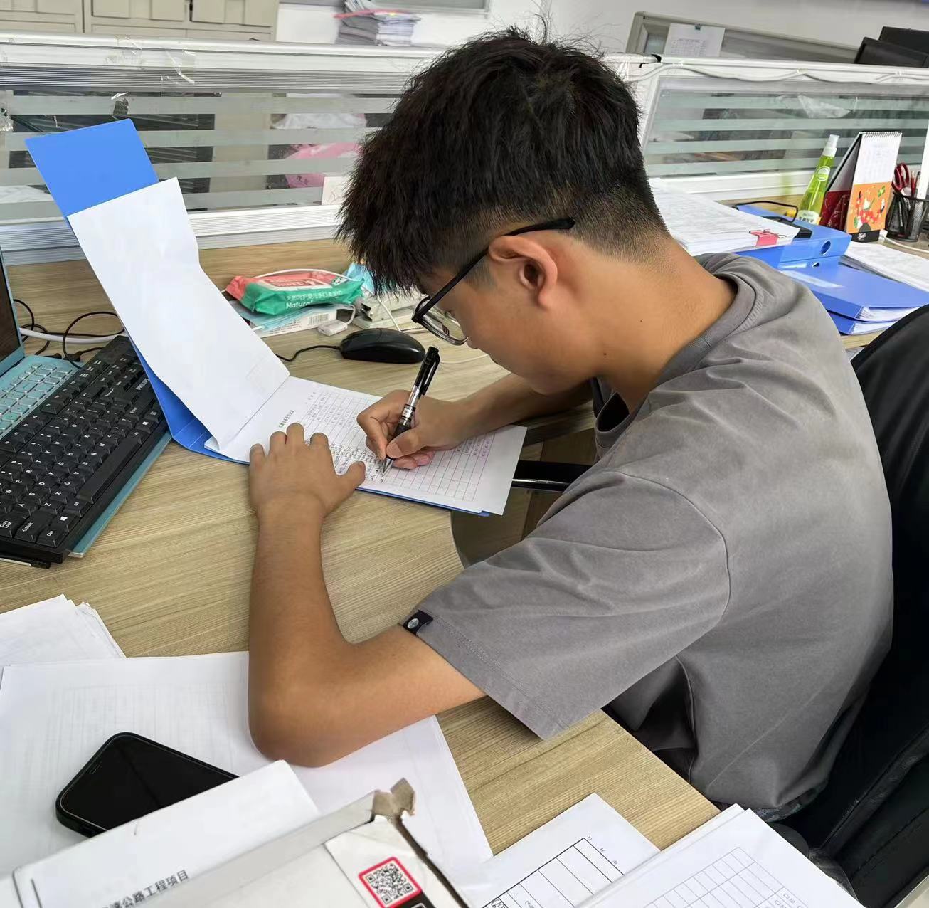 我是香港正版六台盒宝典资料大全的新兵：临临高速项目部李树鑫