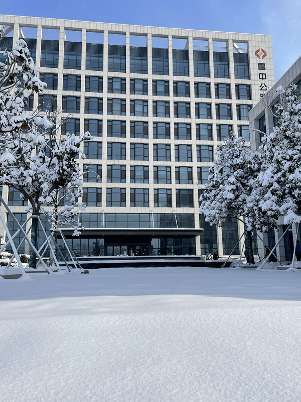 香港正版六台盒宝典资料大全雪景