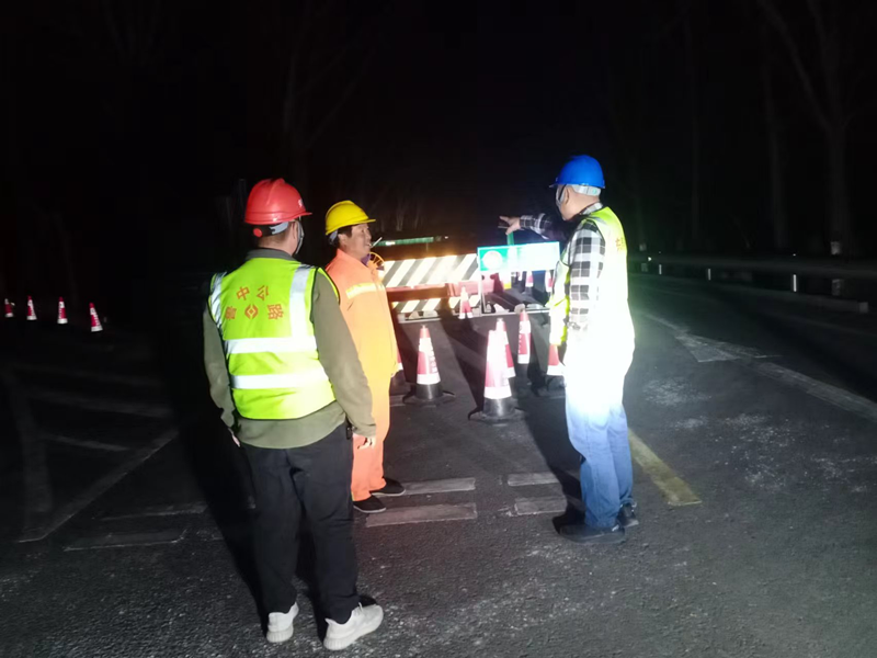 【一提三保】S232张鲁线博山区王家庄至沂源县草埠段修复养护工程夜间巡视不松懈