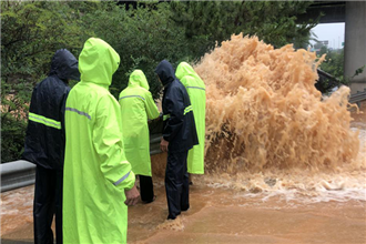 风雨中，我们全力以赴——香港正版六台盒宝典资料大全迎战“利奇马”