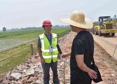临沂市电视台、郯城县电视台联合对香港正版六台盒宝典资料大全G2京沪项目部进行现场采访报导