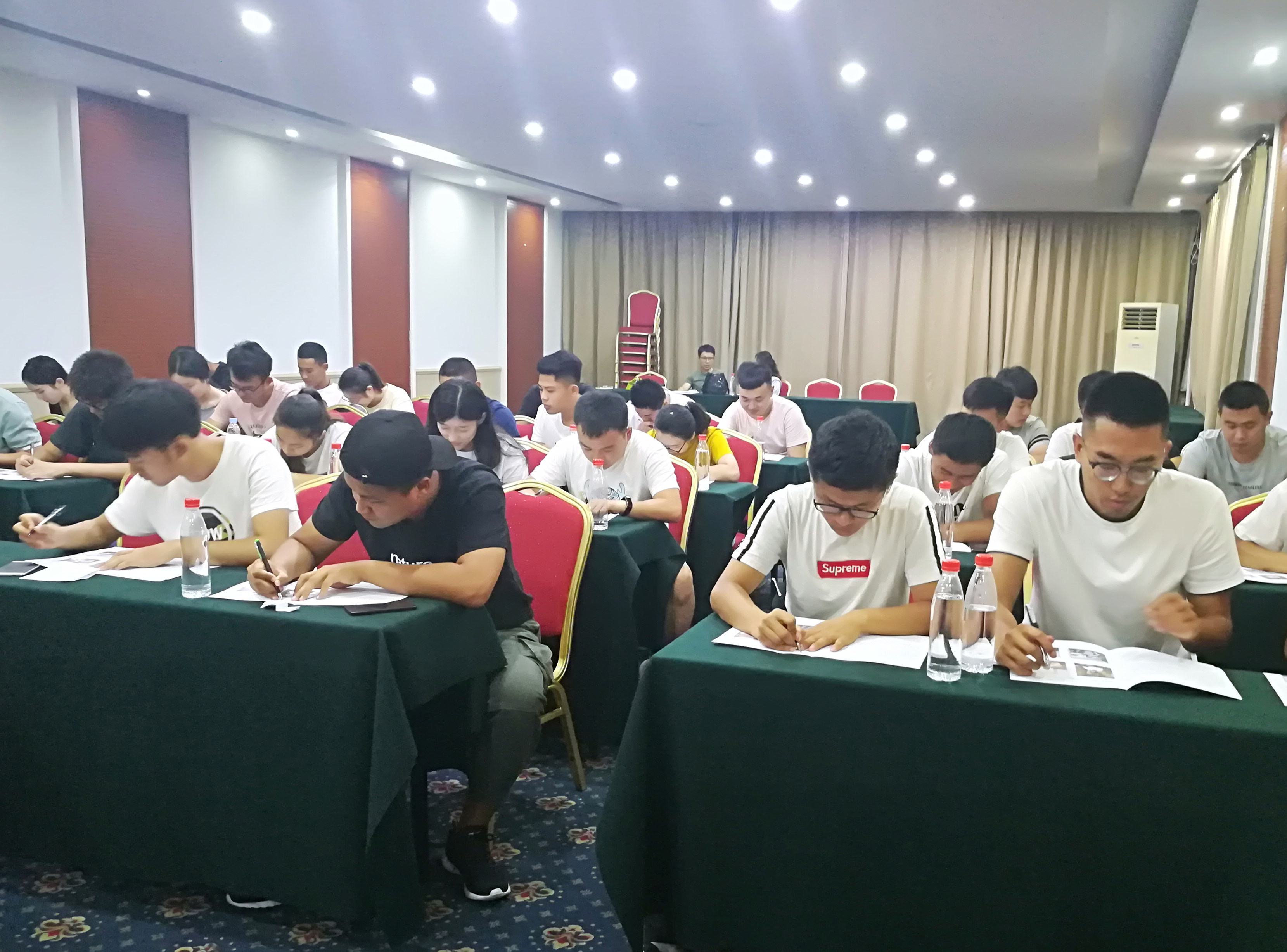 香港正版六台盒宝典资料大全
