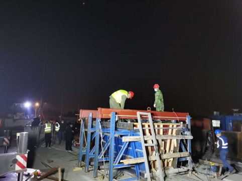 G341胶海线南崔路立交桥完成试验箱梁预制