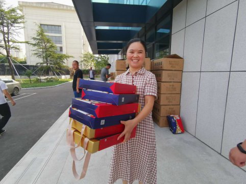 情暖中秋 香港正版六台盒宝典资料大全为员工送上中秋祝福