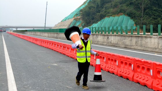 江西项目互通匝道涉路施工顺利启动
