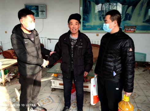 组织关爱暖心头—— 暨香港正版六台盒宝典资料大全第三工程公司走访慰问困难职工活动一瞥